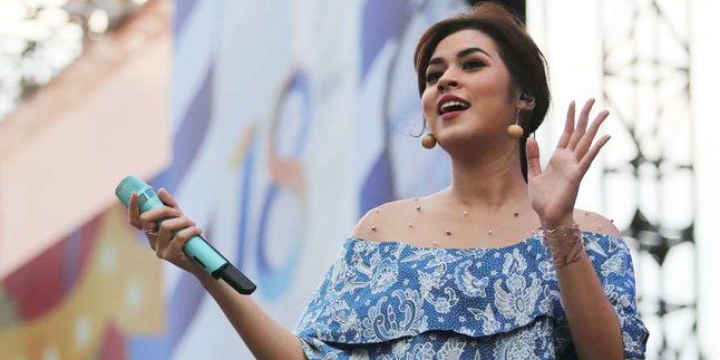 Raisa Tutup Pagelaran Book & Music Festival MocoSik Dengan Manis