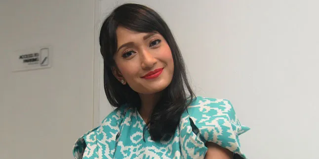 Rajin Mendongeng, Artika Sari Devi Kerap Ditagih Anak