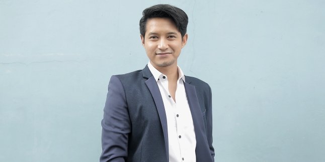 Ramadan Amidst the Corona Outbreak, Chand Kelvin Utilizes Time for Quality Time