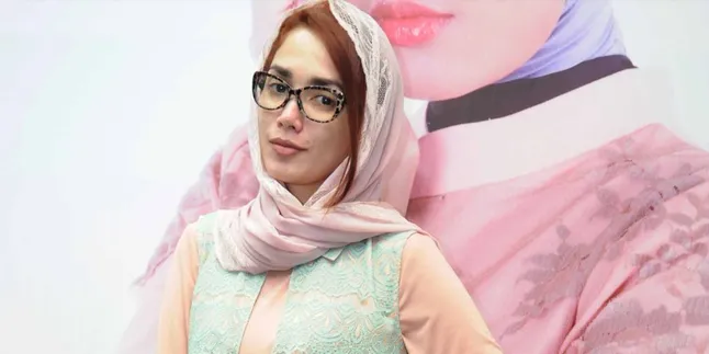 Ramadan, Ussy Sulistiawaty Ajak Anak Berbagi Dengan Sesama Ramadan, Ussy Sulistiawaty Ajak Anak Berbagi Dengan Sesama