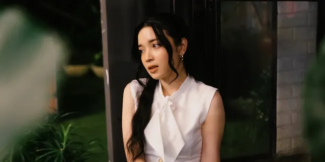 Widely Praised, Bunga Reyza Introduces New Song with Local Dracin Concept