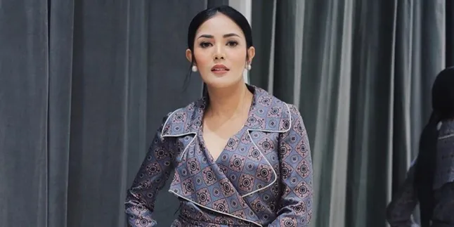Ramai Ditiru Netizen, Ini Gaya Unik Baru Nindy Pakai Anting Beng-Beng!