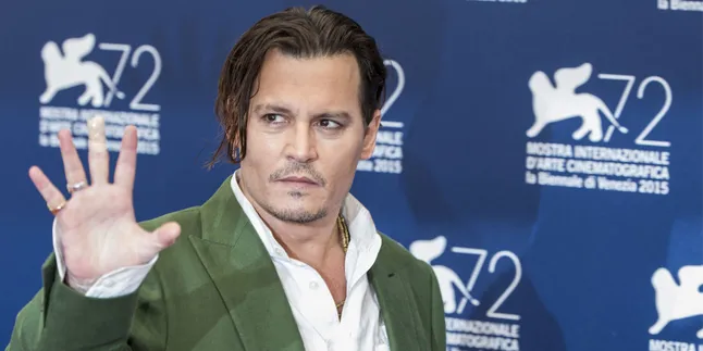 Ramai Isu KDRT, Johnny Depp Tertangkap Pesta Bareng Wanita Ini