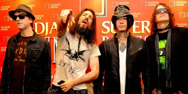 Ramalan Petir di Konser Guns N Roses Tak Terbukti Ramalan Petir di Konser Guns N Roses Tak Terbukti