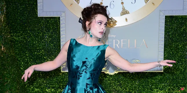 Rambut Acak-Acakan & Penuh Uban, Helena Bonham Carter Gagal Keren Rambut Acak-Acakan & Penuh Uban, Helena Bonham Carter Gagal Keren