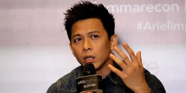 Rambut Ariel Noah Kembali Hitam, Menurutmu? Rambut Ariel Noah Kembali Hitam, Menurutmu?