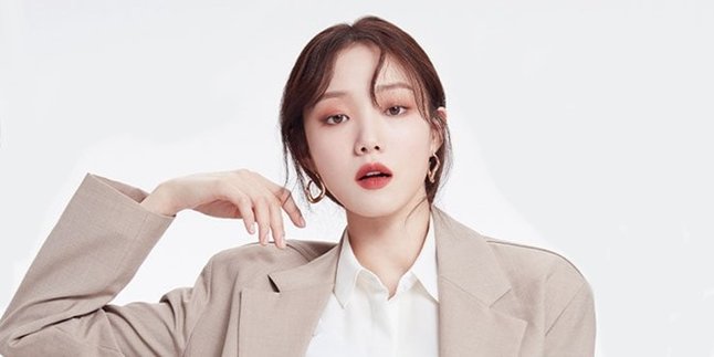 New Choppy Bangs Hair, Lee Sung Kyung Looks Like a Living Doll