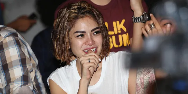 Rambut Baru Nikita Mirzani, Keren Nggak? Rambut Baru Nikita Mirzani, Keren Nggak?