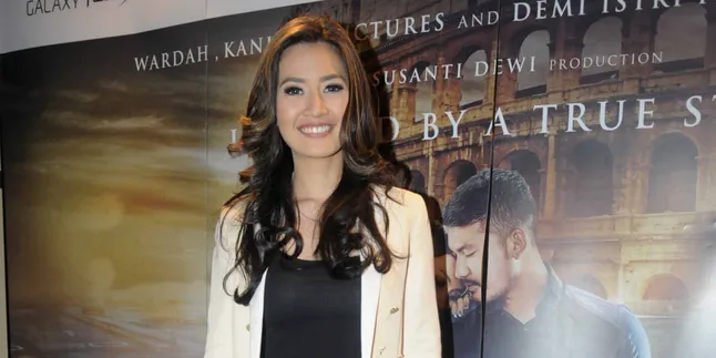 Rambut Dipotong Untuk Amal, Asti Ananta Nangis! Rambut Dipotong Untuk Amal, Asti Ananta Nangis!