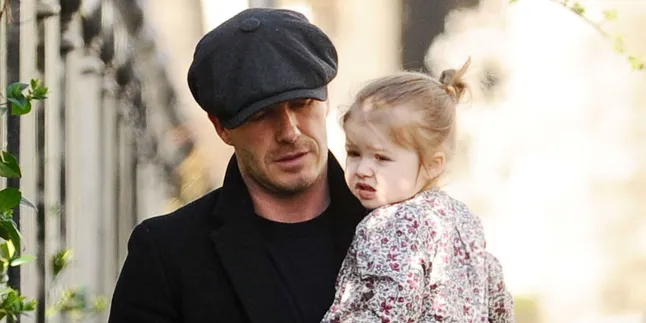 Rambut Harper Seven Beckham Dikepang Dua, Cocok Gak Sih?