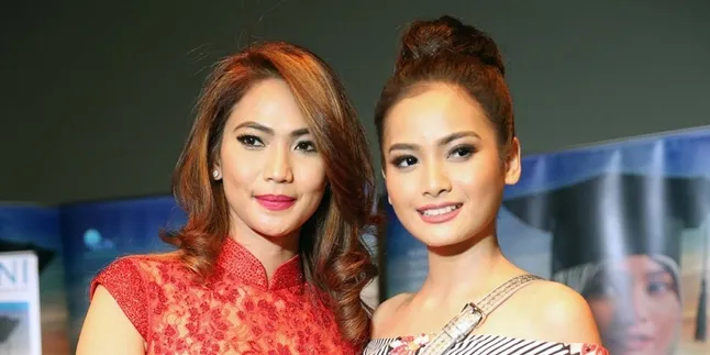 Rambut Kinaryosih Dicat Pirang, Begini Reaksi Suami & Anaknya