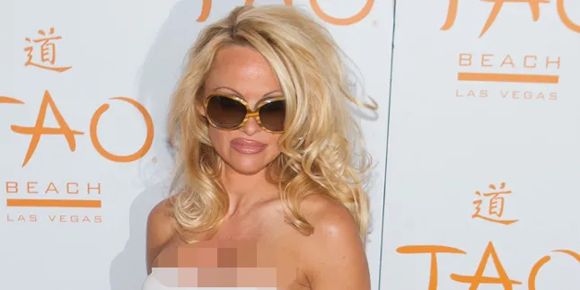 Rambut Super Pendek, Pamela Anderson Nyaris Tak Dikenali