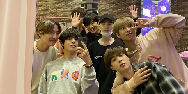 Rampungkan Tur, BTS Unggah Foto Kebersamaan dengan Caption Manis