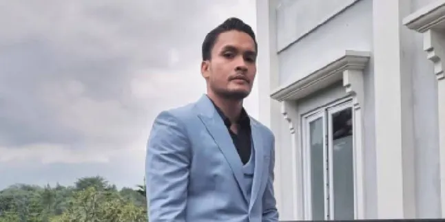 Randy Pangalila Rilis Single yang Bertajuk MESIN WAKTU