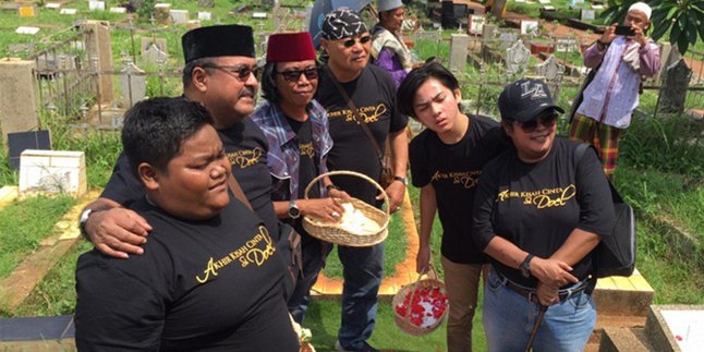 Rano Karno Visits Benyamin's Grave, Special Mission for the Young Doel Actor