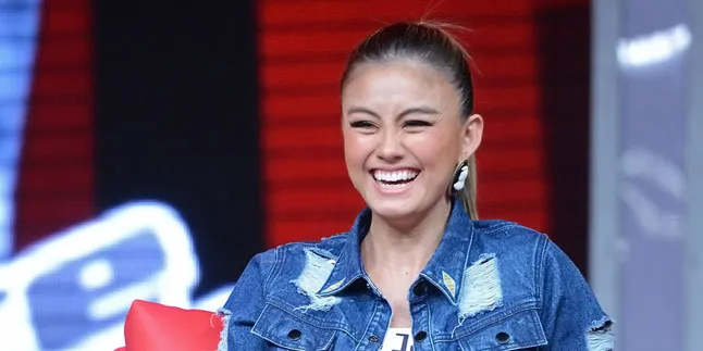 Rasakan Sensasi Dikejar Awak Media, Kekasih Agnes Monica 'Tegang' Rasakan Sensasi Dikejar Awak Media, Kekasih Agnes Monica 'Tegang'