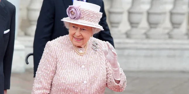 Ratu Elizabeth II Undang Angelina Jolie ke Istana, Ada Apa? Ratu Elizabeth II Undang Angelina Jolie ke Istana, Ada Apa?