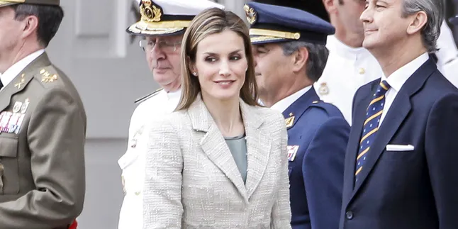 Ratu Letizia Mendadak 'Berkerudung', Ada Apa? Ratu Letizia Mendadak 'Berkerudung', Ada Apa?