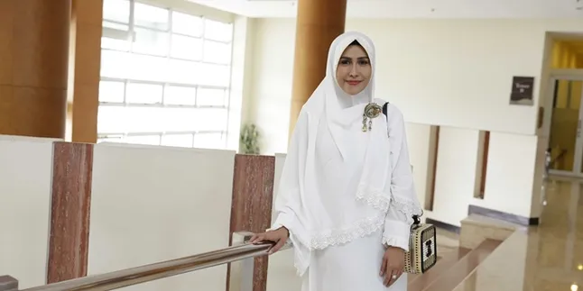 Ratu Meta Buka Suara Setelah Disebut Jadi Pelakor dan Curi Berlian Suami Ratu Meta Buka Suara Setelah Disebut Jadi Pelakor dan Curi Berlian Suami
