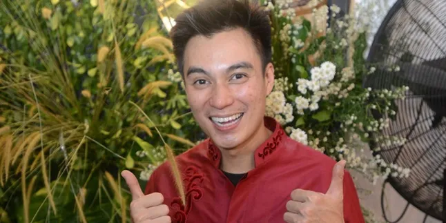Rayakan 1 Juta Subscribers, Baim Wong Jadi Orang Gila Bagi-Bagi Uang Rayakan 1 Juta Subscribers, Baim Wong Jadi Orang Gila Bagi-Bagi Uang