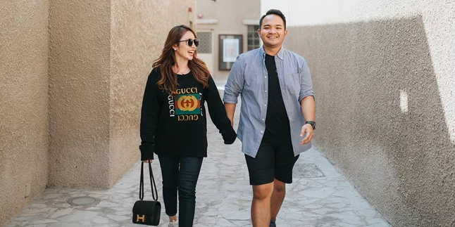 Rayakan 1 Tahun Pernikahan, Momo Geisha Unggah Kenangan Manis Bersama Suami