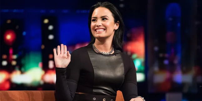 Rayakan 6 Tahun Pacaran, Demi Lovato Pamer Foto Ranjang