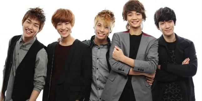 Rayakan Debut 5 Tahun, SHINee Menangis dan Tertawa