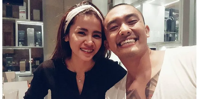 Rayakan Hari Jadi Pernikahan, Kartika Istri Uus Rilis Single Perdana
