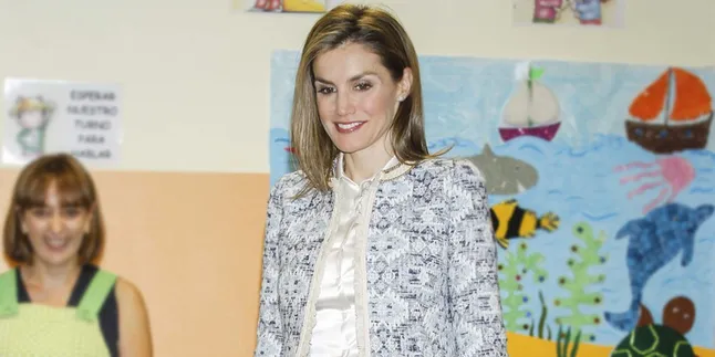 Rayakan Hari Kemerdekaan, Ratu Letizia & Putrinya Tampil Cantik Rayakan Hari Kemerdekaan, Ratu Letizia & Putrinya Tampil Cantik