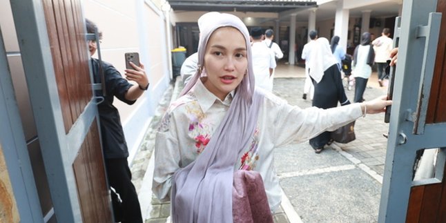 Celebrate Idul Adha with Sacrifice at Home, Ayu Ting Ting: As Usual, We Are Butchers