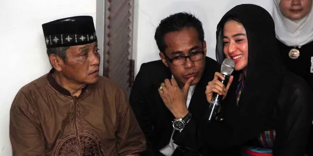 Rayakan Kebebasan, Dewi Perssik Gelar Syukuran