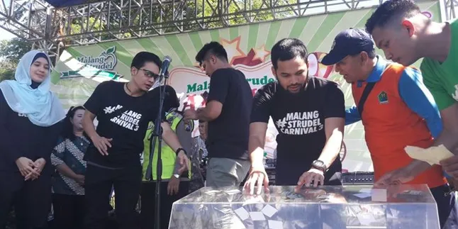 Rayakan Ulang Tahun Bisnisnya, Teuku Wisnu Borong Rekan Artis ke Malang