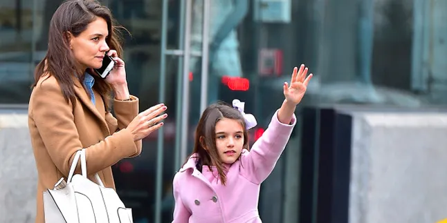 Rayakan Ulang Tahun ke-11, Suri Cruise Dapat 3 Kue Sekaligus