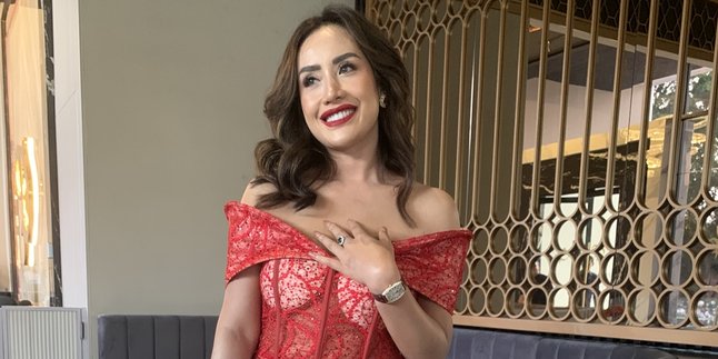 Celebrate Luxury Birthday, Shinta Bachir Receives a Diamond Ring Worth Hundreds of Millions from a Secret Admirer