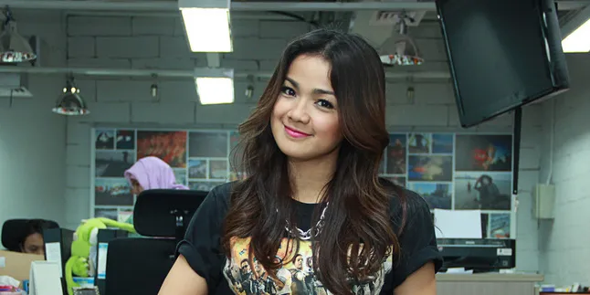 Rayakan Ultah, Nirina Zubir Buka Puasa Bareng Keluarga