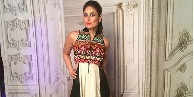 Rayakan Ultah Pernikahan, Kareena Potong Kue Tanpa Sang Suami Rayakan Ultah Pernikahan, Kareena Potong Kue Tanpa Sang Suami
