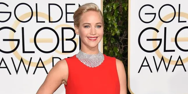 Rayakan Valentine Bareng, JLaw Pacaran Sama Aziz Ansari? Rayakan Valentine Bareng, JLaw Pacaran Sama Aziz Ansari?