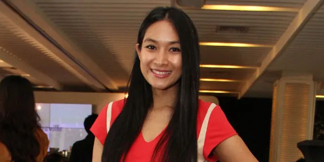 'RECTOVERSO' Jadi Kejutan Serta Kado Manis Bagi Happy Salma