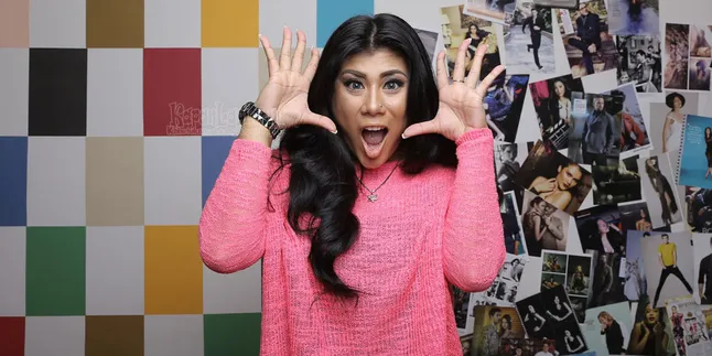 Regina Lagi Rasakan Jatuh Cinta, Langsung Live Streaming di Sini!