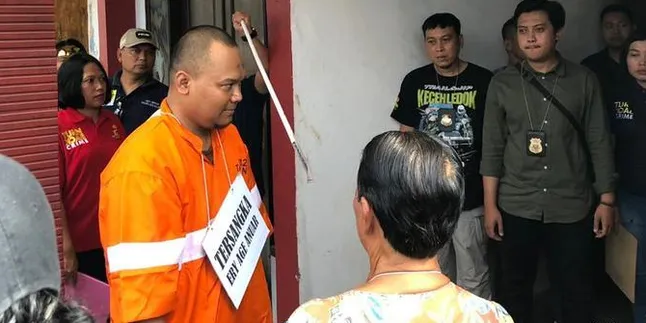 Reka Ulang Pembunuhan Balita di Malang Jadi Tontonan, Warga Gregetan Lihat Pelaku