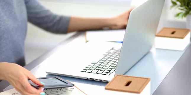 Rekomendasi Meja Lipat Buat Nugas Nyaman Selama Ramadan di Kamar Kos