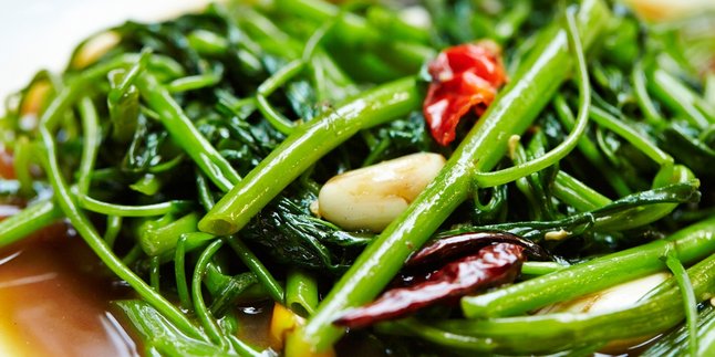 Stir-Fried Water Spinach Recipe, A Delicious and Nutritious Dish for Everyday Menu That Tempts the Appetite!