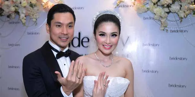 Resepsi di Disneyland, Sandra Dewi Cantik Dengan Gaun Princess Resepsi di Disneyland, Sandra Dewi Cantik Dengan Gaun Princess