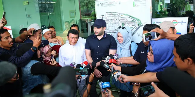 Resmi Bebas, Rhoma Irama Berharap Ridho Rhoma Hijrah ke Jalan Yang Benar Resmi Bebas, Rhoma Irama Berharap Ridho Rhoma Hijrah ke Jalan Yang Benar