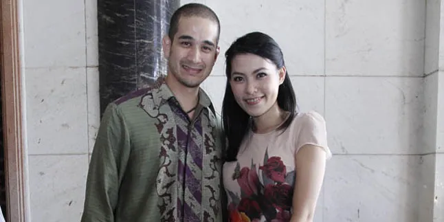 Resmi Bercerai, Okan dan Viviane Tetap Serumah