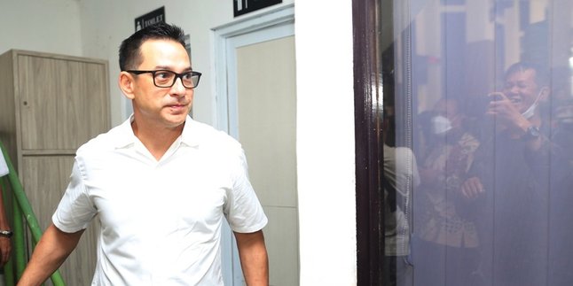 Officially Divorced and Granted Custody, Ari Wibowo Learns to Be a Good Single Parent - Wants to Send His Child Abroad to Study