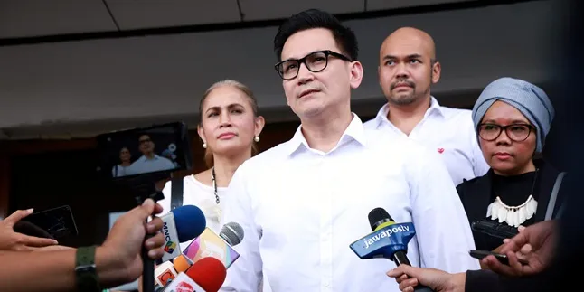 Resmi Cerai, Marcellino Diminta Putrinya Bentuk Perut Six Pack Resmi Cerai, Marcellino Diminta Putrinya Bentuk Perut Six Pack