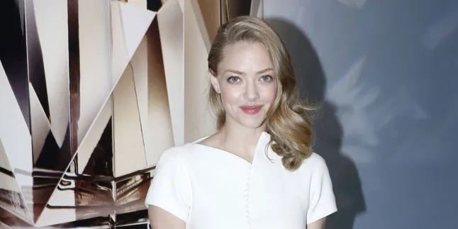 Resmi Dilamar Sang Pacar, Amanda Seyfried Dapat Cincin Unik Resmi Dilamar Sang Pacar, Amanda Seyfried Dapat Cincin Unik