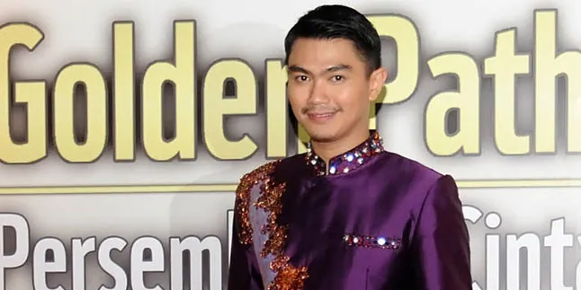 Resmi Jadi Ayah, Micky AFI Timang Sang Buah Hati Penuh Cinta