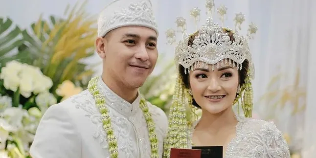 Resmi Jadi Suami Istri, Krisjiana Bikin Siti Badriah Menjerit Kesakitan Resmi Jadi Suami Istri, Krisjiana Bikin Siti Badriah Menjerit Kesakitan